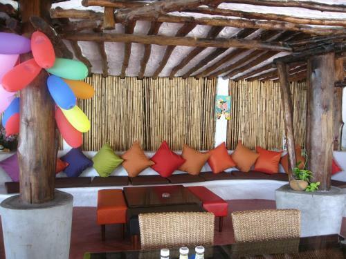 Hotel B52 Beach Resort