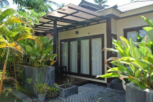 Hotel B52 Beach Resort