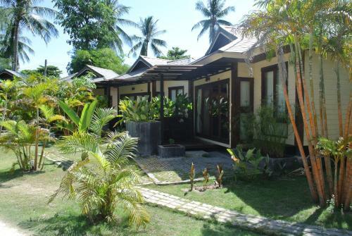 Hotel B52 Beach Resort