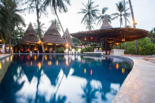 Hotel B52 Beach Resort