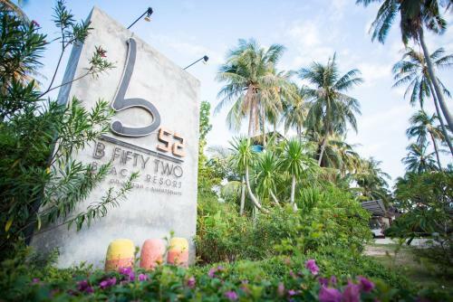 Hotel B52 Beach Resort