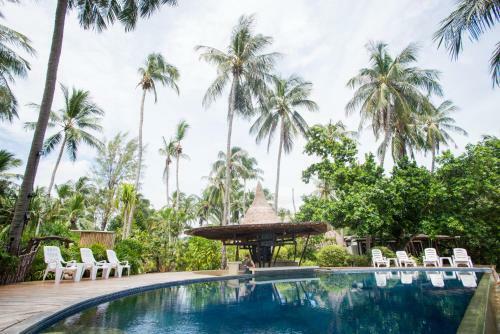 Hotel B52 Beach Resort