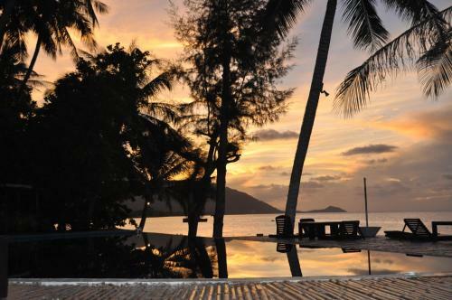 Hotel B52 Beach Resort