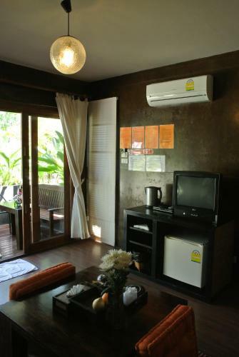 Hotel B52 Beach Resort