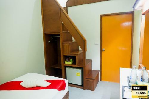 First And Frang Hotel