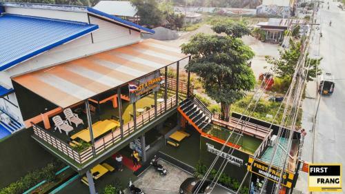 First And Frang Hotel