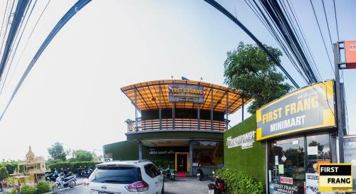 First And Frang Hotel