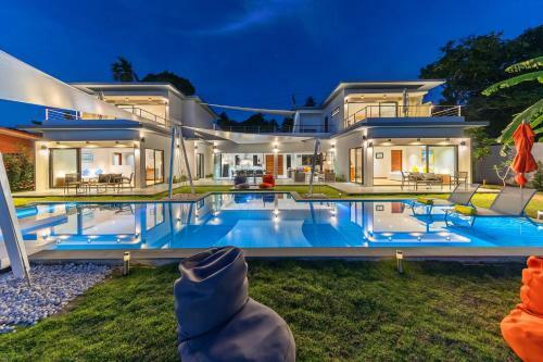 Paradis Blanc - Koh Phangan Luxury Beachfront Villa