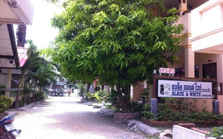 Hotel Black & White Bungalows