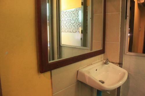 Hostal Baan Talay Guesthouse