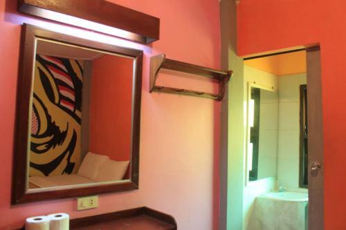 Hostal Baan Talay Guesthouse