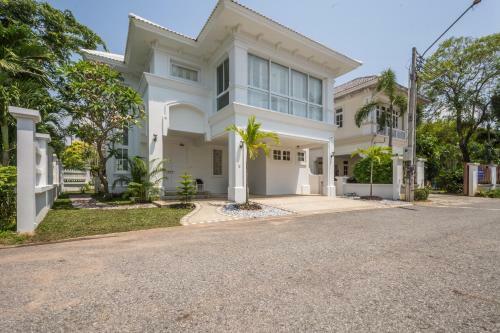 Exclusive Beachfront Villa By Pearl Property