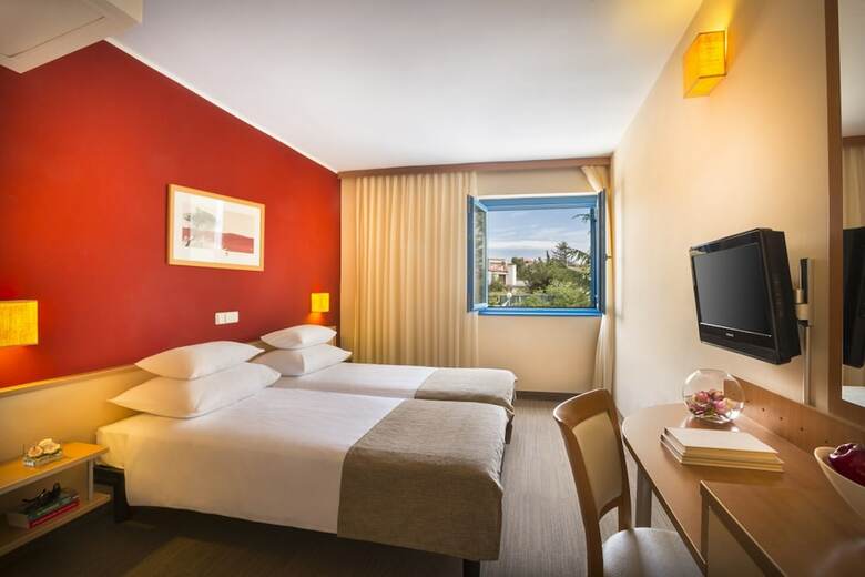 Valamar Koralj Hotel