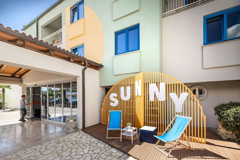 Valamar Koralj Hotel