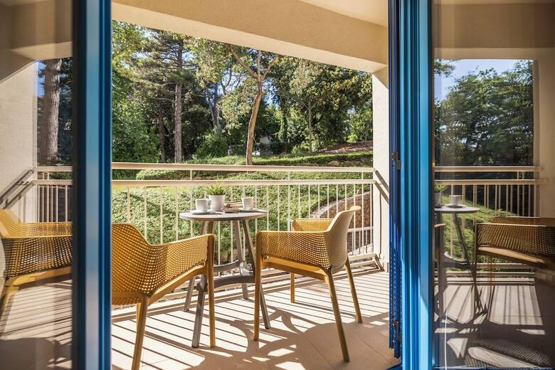 Valamar Koralj Hotel
