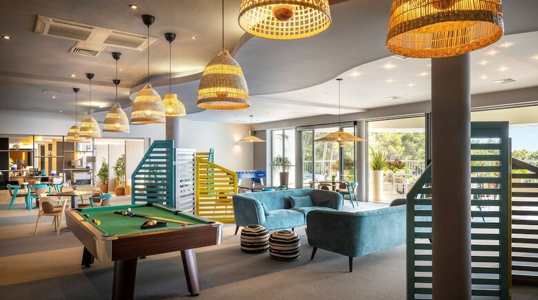Valamar Koralj Hotel