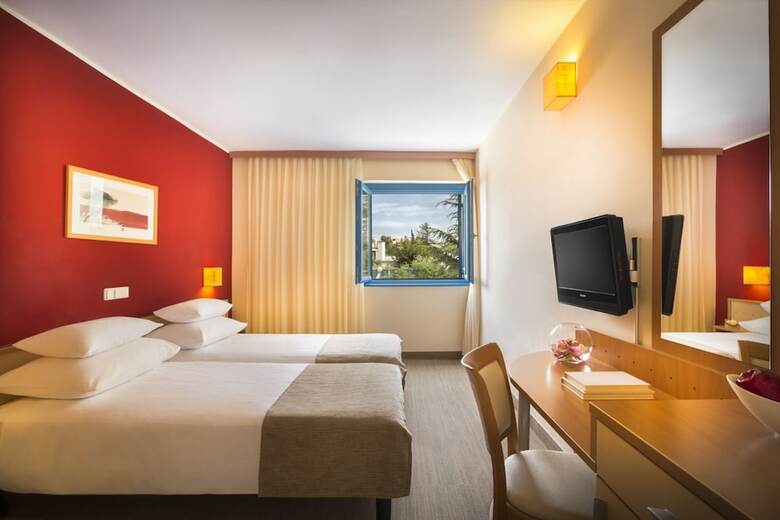 Valamar Koralj Hotel