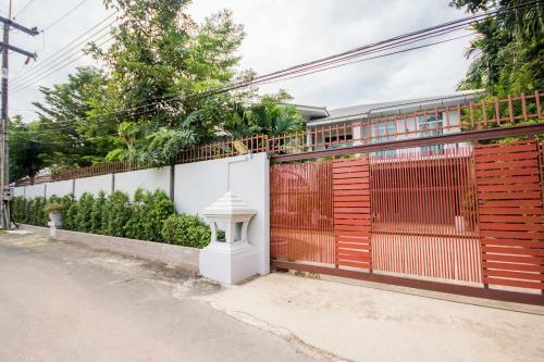 Tamnak Beach House