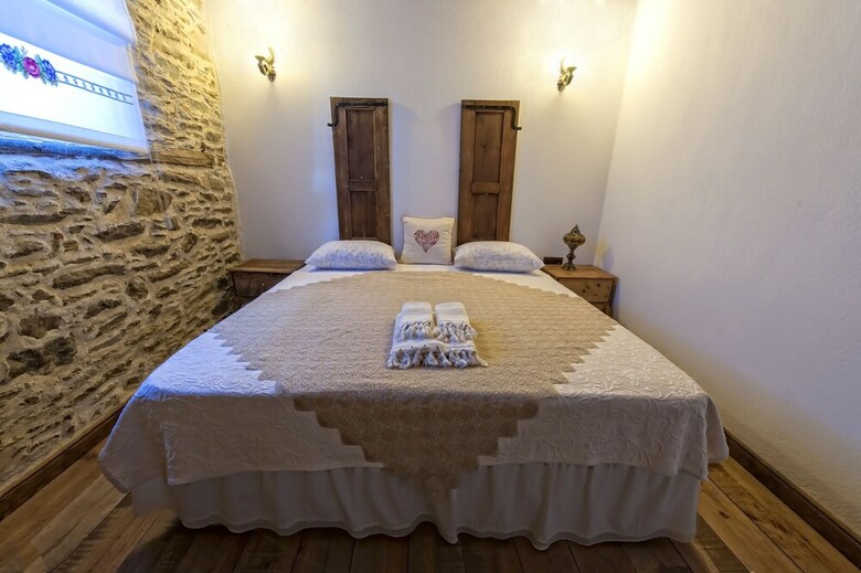 Birgi Hotel Saliha Hanim Tas Konak