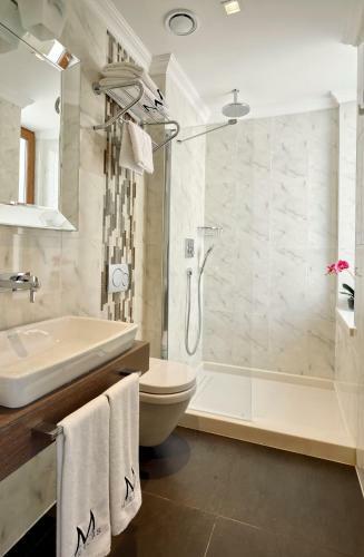 Mirrors Hotel