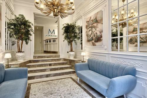 Mirrors Hotel