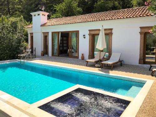 Samik Villa Sleeps 6 Pool Air Con Wifi