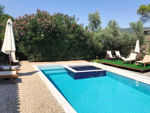 Samik Villa Sleeps 6 Pool Air Con Wifi