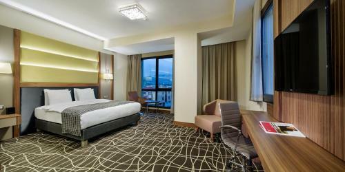 Hotel Ramada By Wyndham Elaz??