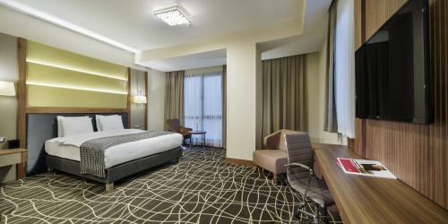 Hotel Ramada By Wyndham Elaz??