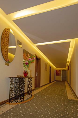Jolnar Garden Hotel