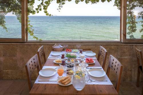 Troas Beach Hotel