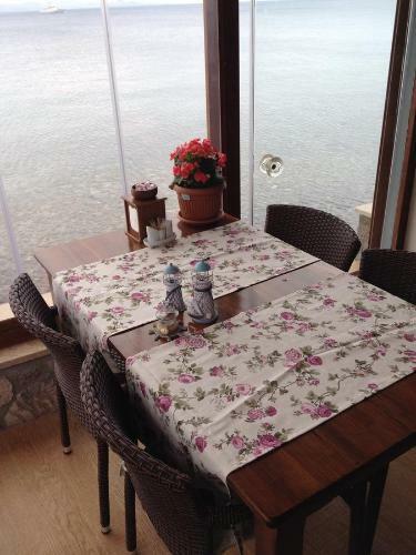 Assos Nazan Motel Restoran Beach