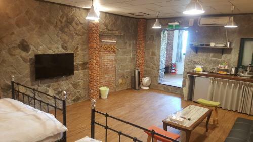 Jiufen Walk Inn 3x3
