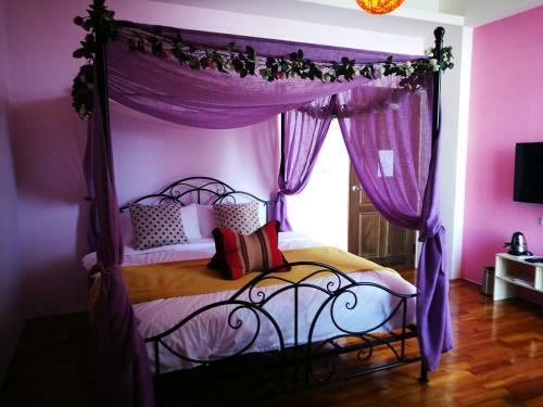 198 Red Hat B&B