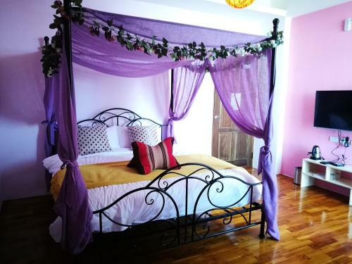 198 Red Hat B&B