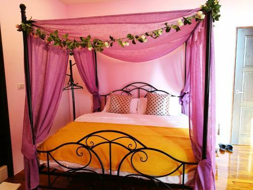 198 Red Hat B&B