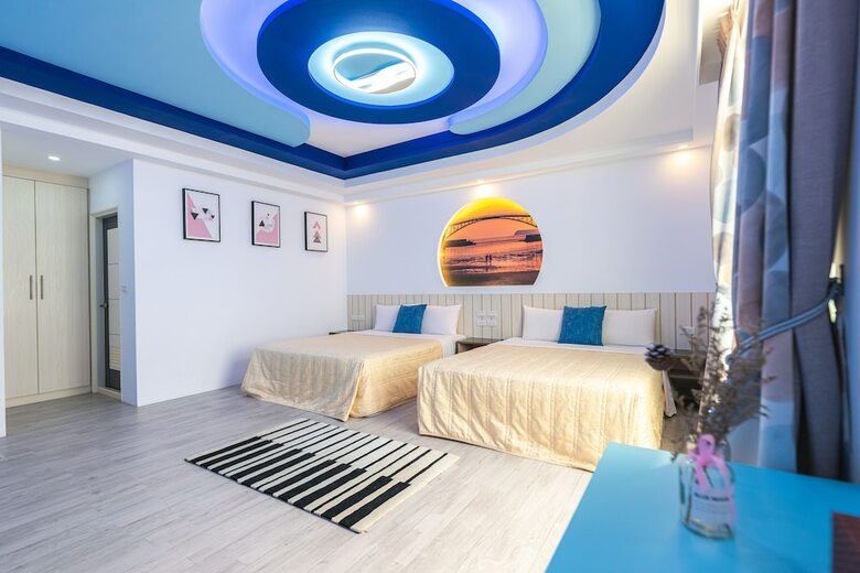 Bed & Breakfast Summer Blue