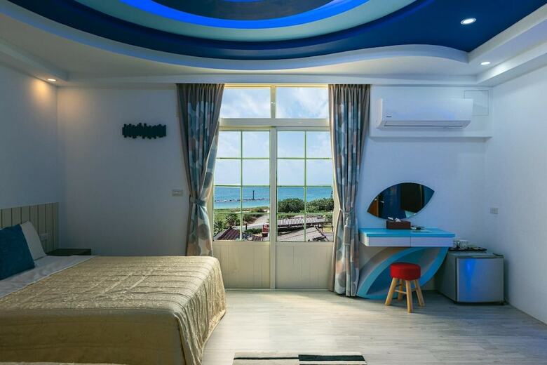 Bed & Breakfast Summer Blue