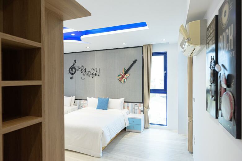 Bed & Breakfast Summer Blue Sky