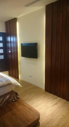 Happy Hotel
