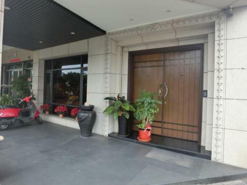 Happy Hotel