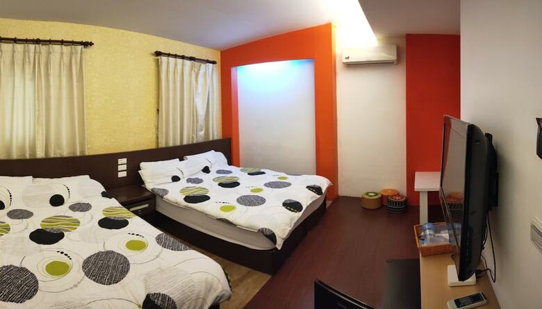 Hostal Come And Play Guesthouse