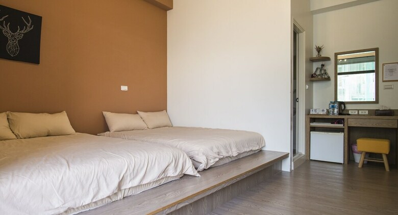Hotel Iron St. House