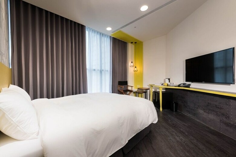 Hotel Half