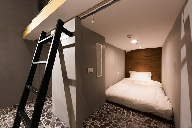 Hotel Half