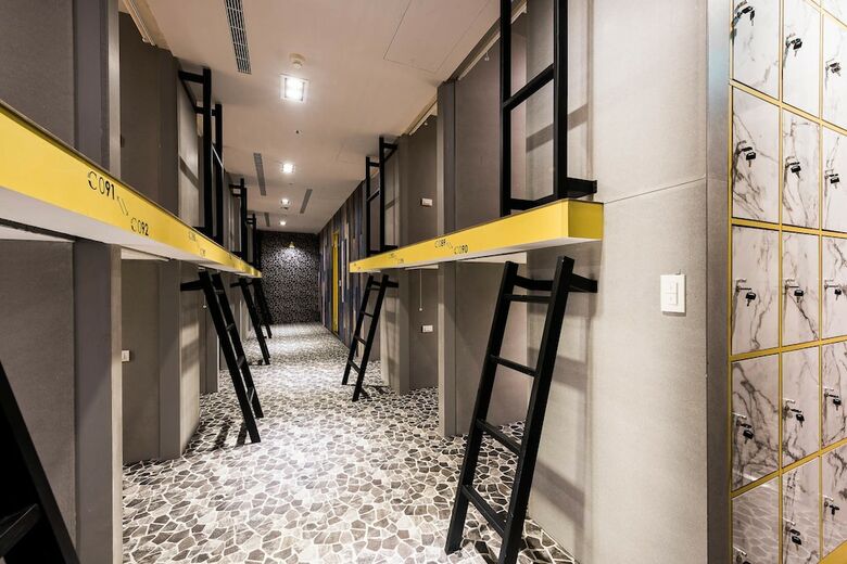 Hotel Half