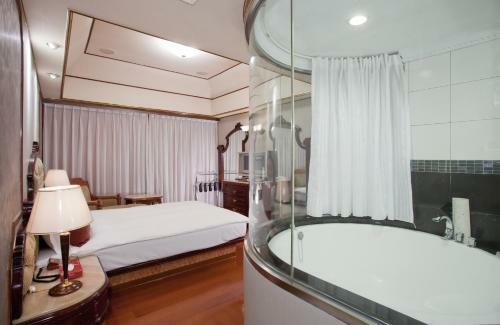 Charming City Songshan Hotel