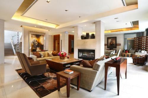 Hotel Villa 32 (Guests Must Be 16+)