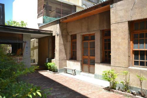 Bed & Breakfast Alley X Tainan