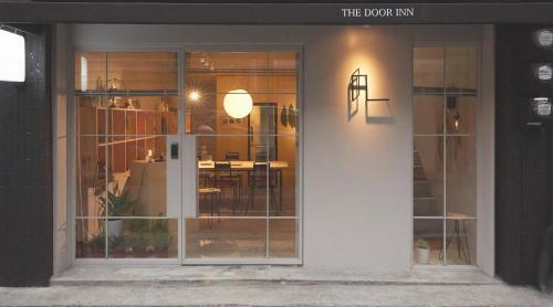 Albergue The Door Inn